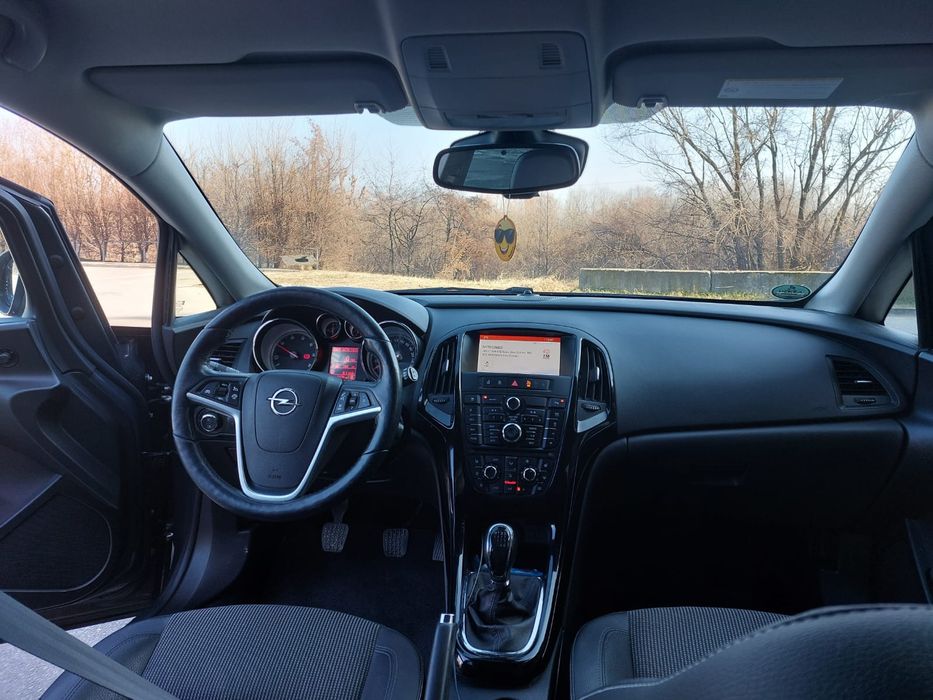 De vânzare Opel Astra J, an 2016, Full options, stare foarte bună. Pret 4700 Euro