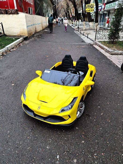 Электромобиль "Ferrari". F8.  От 5 лет и выше.  Большой электромобиль.