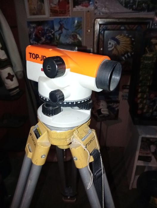 Оптичен нивелир TOP-JR с триножник Topcon и лата