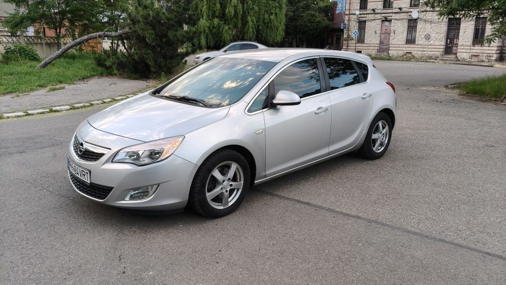 Opel Astra J 1.7 Cdti Euro 5 Taxe si Fiscal La Zi Masina Fără Probleme DPF Activ
