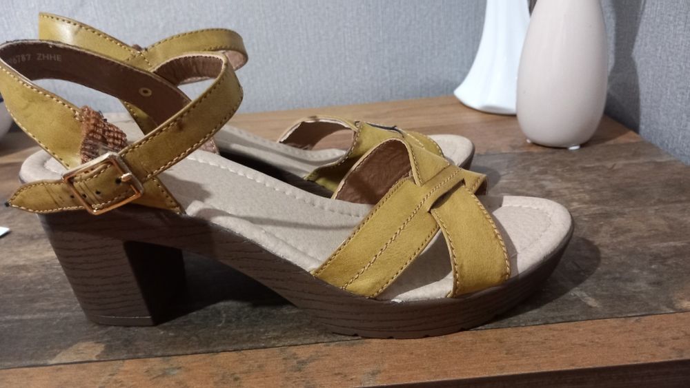 Сандали с платформа и лек ток, номер 39