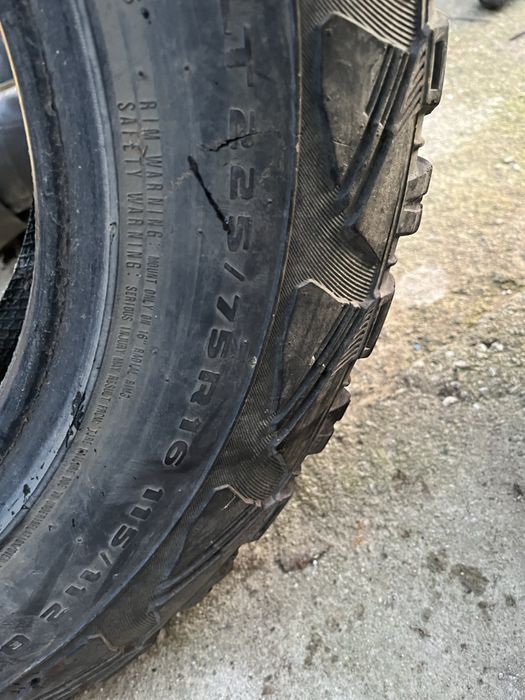 Продават се две на брой