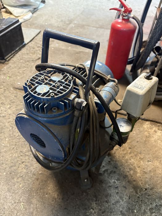 Мини компресор с бутилка