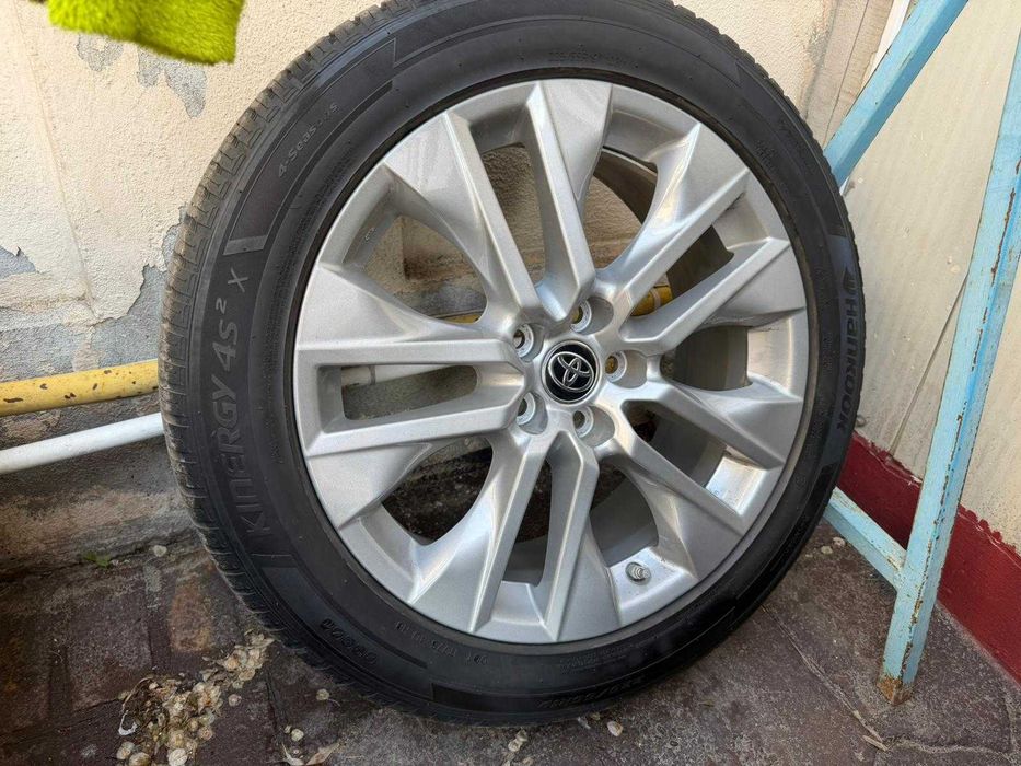 Set jante originate Toyota, 19 inch cu anvelope Hankook all seasons 225/55R19 dot 2024 Toyota Rav 4, dupa 2018..Pret 5500 ron. Negociabil