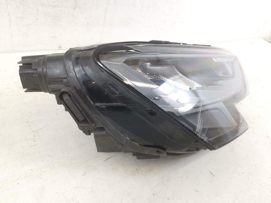 Ауди А3 / Audi A3 8Y - Дясна LED фара оригинална повредена