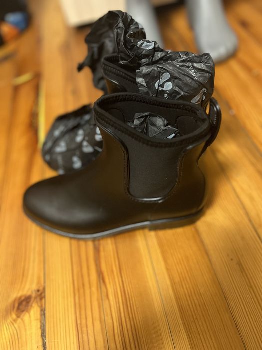 Два чифта нови боти