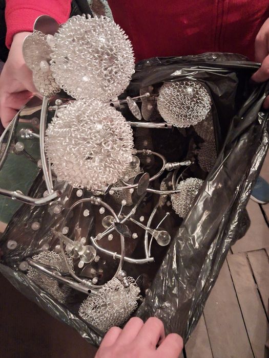 Продам красивую люстру