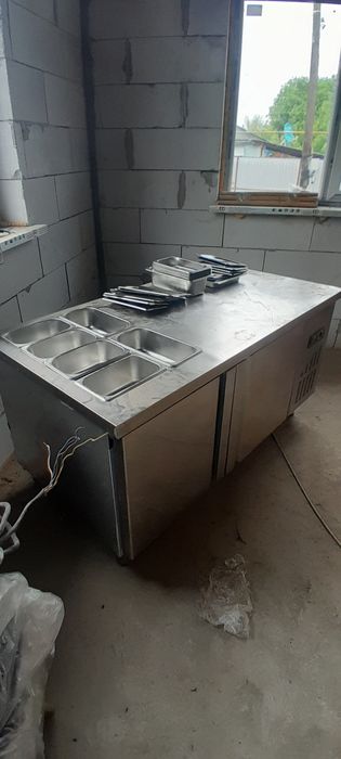 Холодильник с рабочей поверхностью