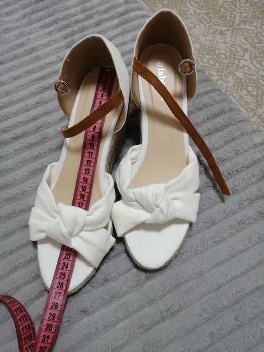 Босоножки новый 40 размер