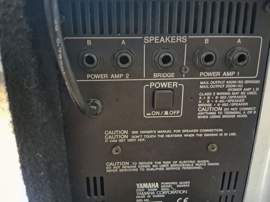 Vând boxa cu statie de nunta yamaha,