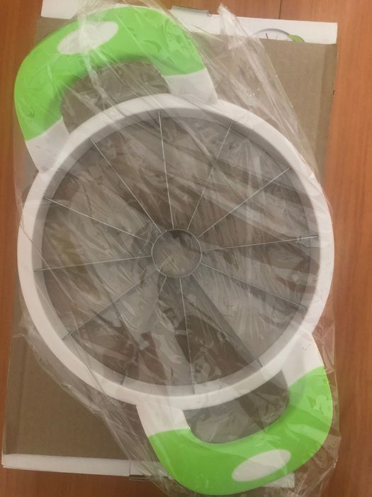 Кухонный нож для нарезки арбуза