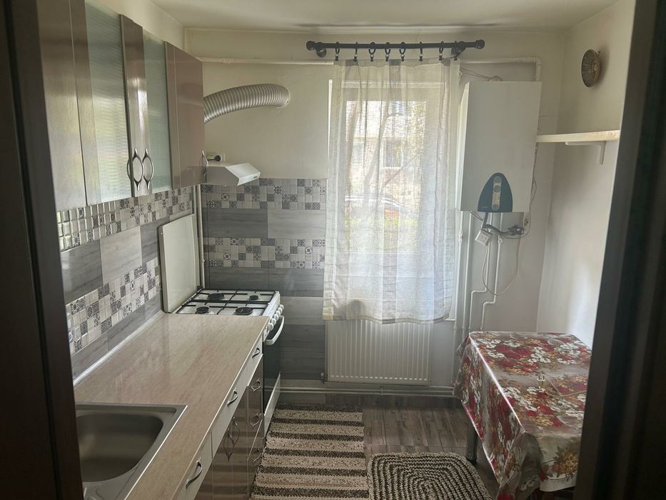 Închiriez apartament în Mizil