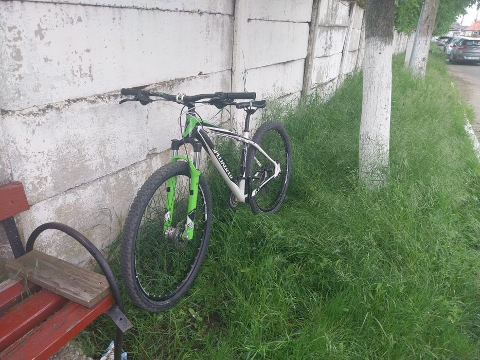 Bicicleta specialized cu suspensi rock shox