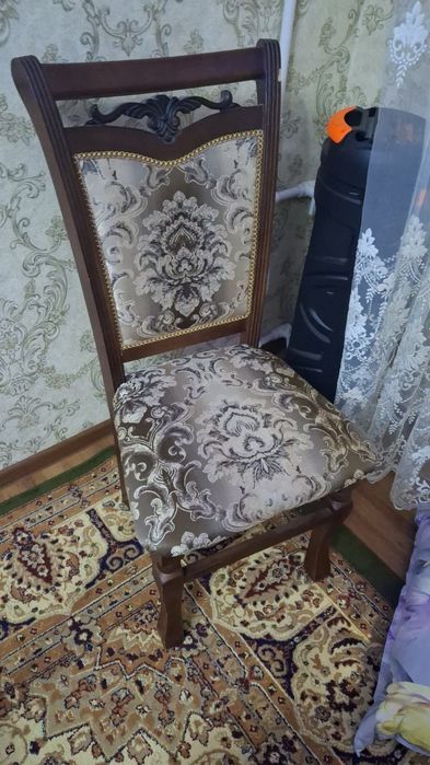 Mehmonxona uchun stullar