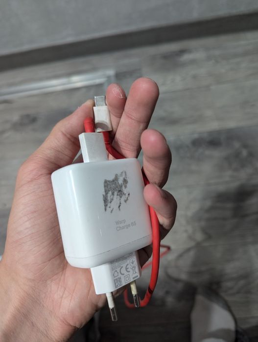 Продаю зарядный блок oneplus 65w оригинал