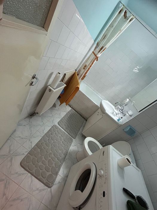 Închiriez apartament 2 camere semidecomandat