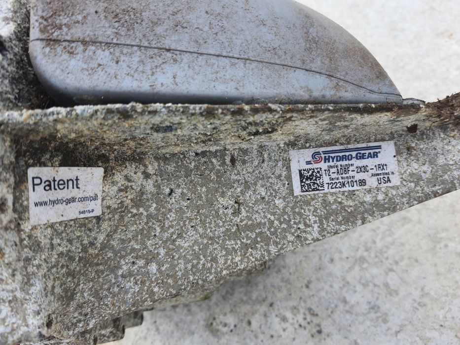 Cutie hydro tractoras gazon punte viteze grup spate.
Se potrivește pe