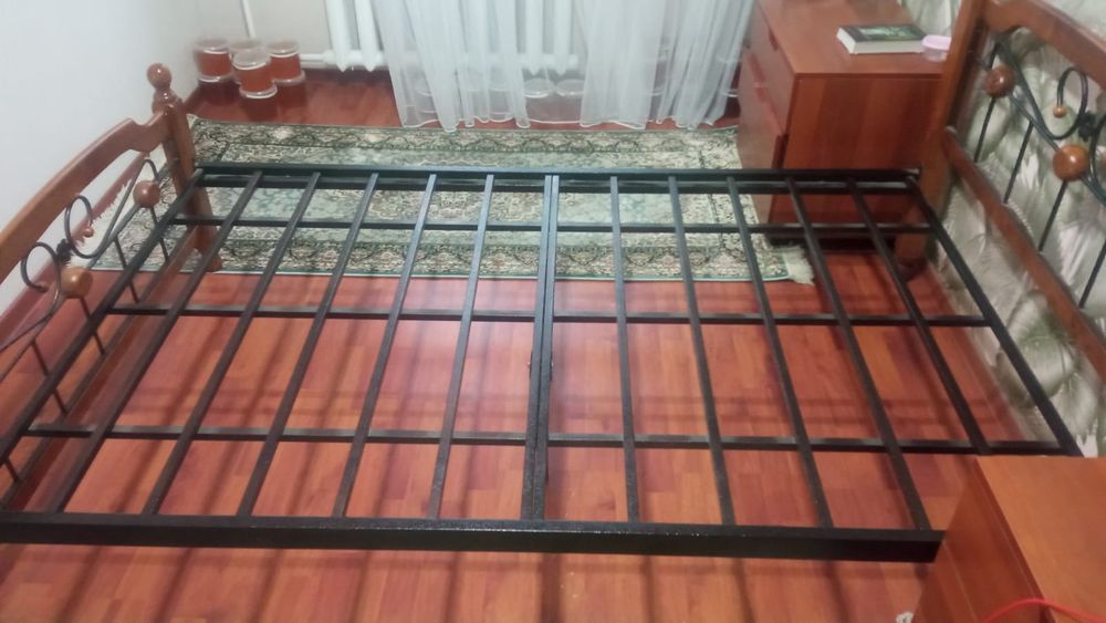 Кровать кованная