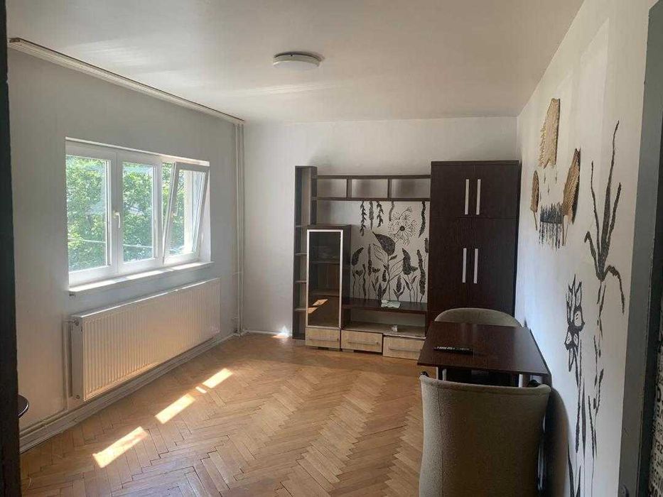 Inchiriez apartament 2 camere Decomandat la etajul 2