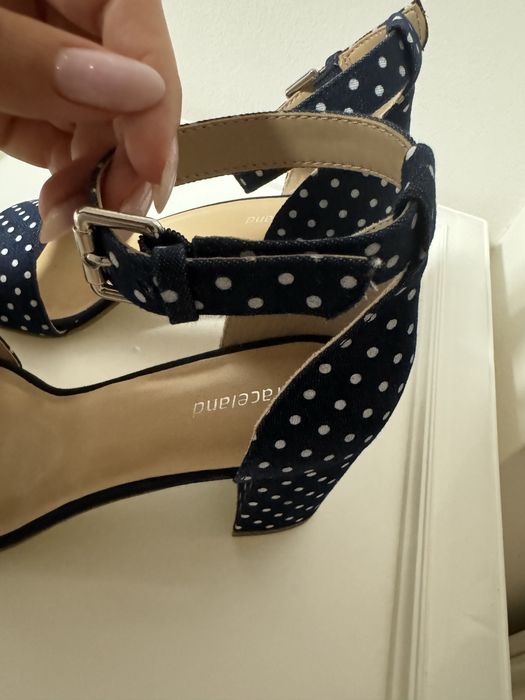 Сандали на среден дебел ток размер 36