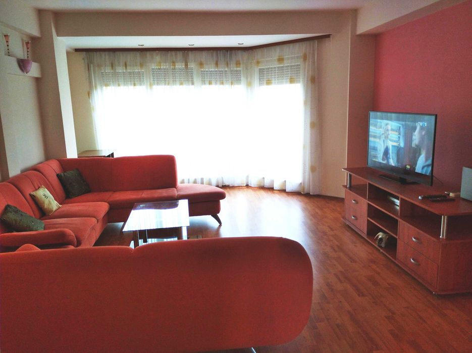 Proprietar , vand apartament 3 camere , 78 mp , 2 bai , mobilat si utilat , parcare privata , etaj 4 din 5 , lift , bloc nou , zona Aradului vest
