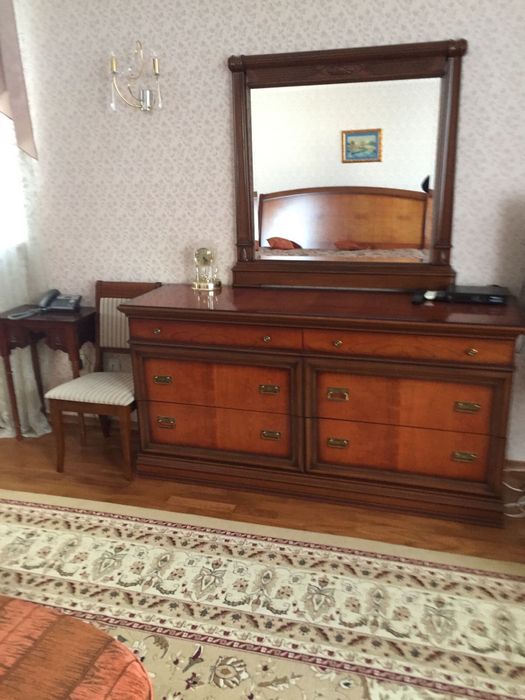 Продам спальный гарнитур