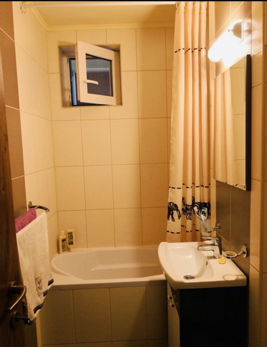 Închiriez apartamet cu 2 camere