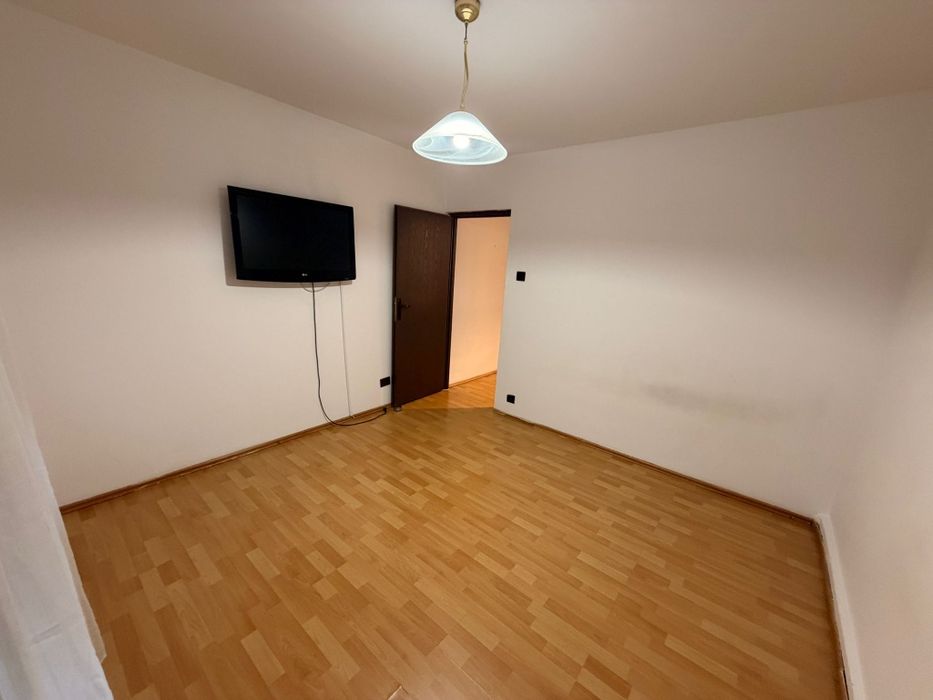 De vânzare apartament cu trei camere in cartierul Unirii.Mai multe detalii la telefon 0751687836.