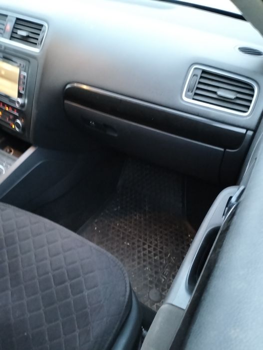 Bara fata vw Jetta 2012 . 1.6 tdi cayc. Manuala