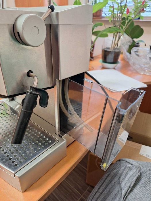 Кафемашина еспресо Delonghi