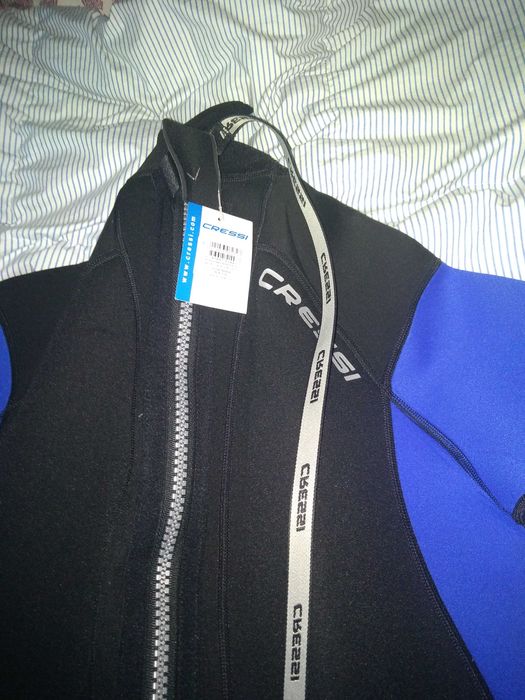 Costum scufundări, ski-jet  de firma CRESSI este fabricat cu eticheta
