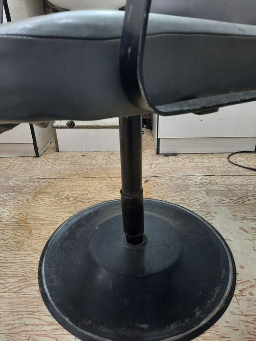 Кресло для парикмахера. Продаётся.Для салонов красоты, для парикмахерс