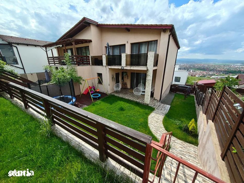 Duplex de vanzare de 140mp , teren 365mp zona : Floresti Narciselor