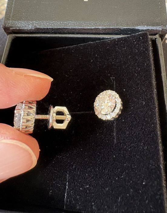 Продам серьги-пуссеты ЭПЛ с бриллиантами