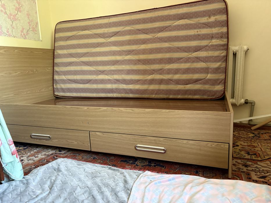 Продается кровать  с матрасом 30 000тг