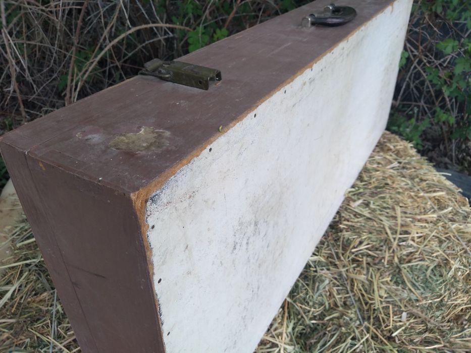 Стар голям дървен куфар