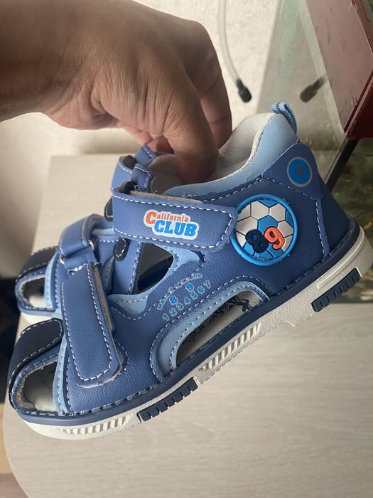 Новые сандали для мальчика.