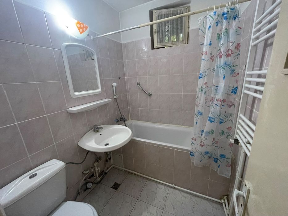 Proprietar, inchiriez ap 3 camere, etaj 1, in centru , Potcoava de aur
