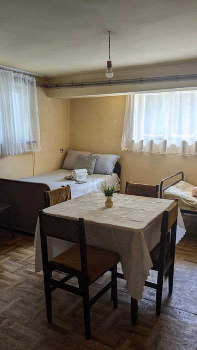 Етаж от къща продавам.