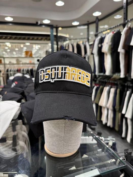 Шапки с козирка различни модели Dsquared