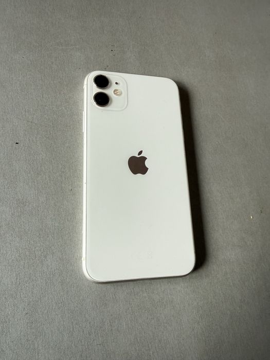 Продавам Iphone 11 -128 GB бял на цвят