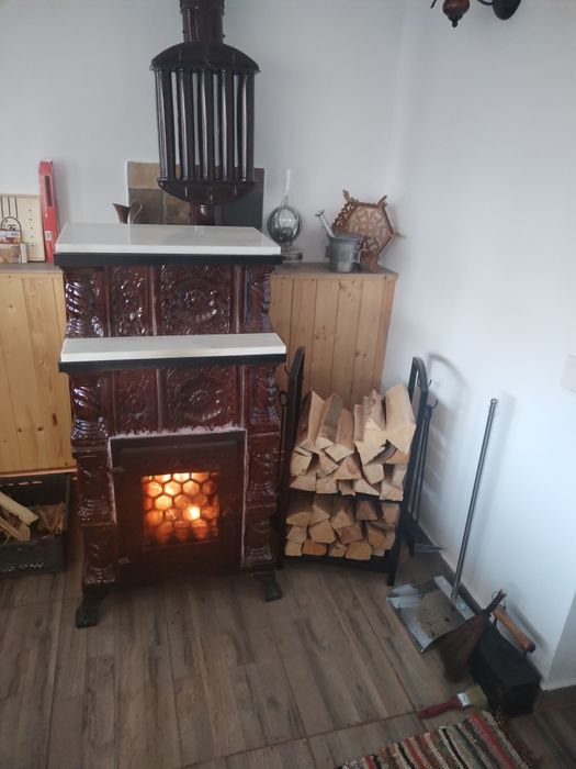 Vând sobă teracotă tip șemineu.