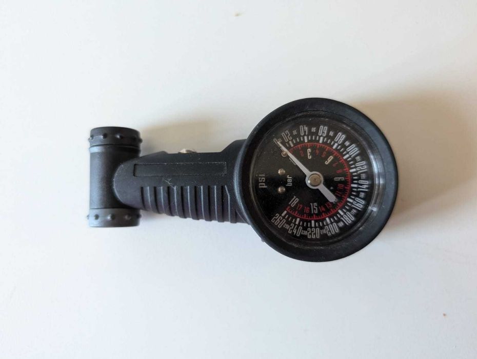 MANOMETRU presiune roti max 260 psi - 18 bar presta si schreder