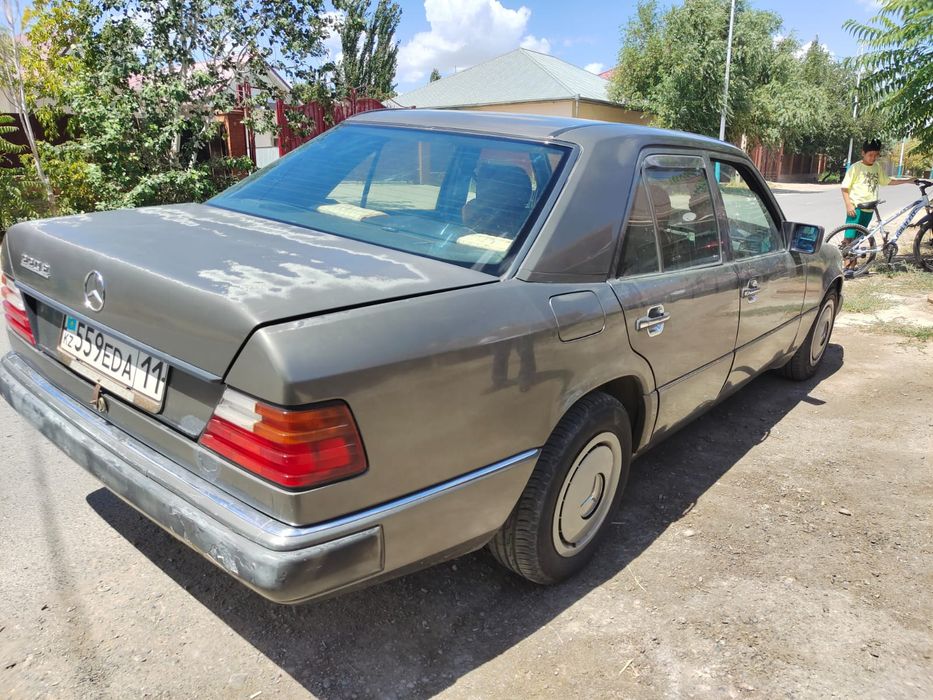 Продам Мерседес E220 93 года