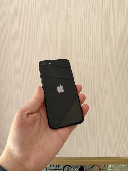 IPhone SE (2020) 64Gb - В хорошем состоянии