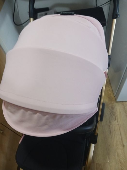 Бебешка розова количка