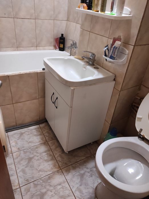Închiriez garsoniera Budimex