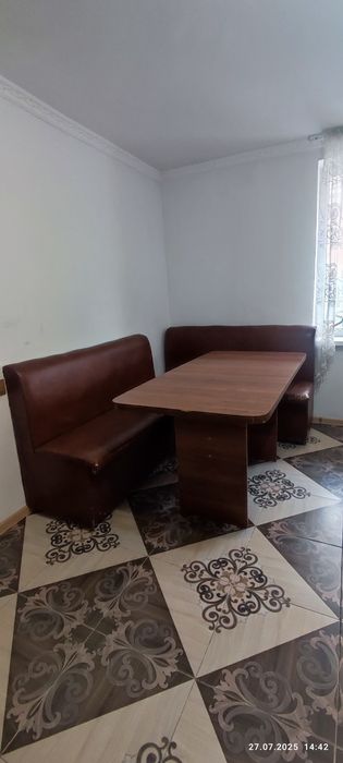 Диван 2 шт, стол