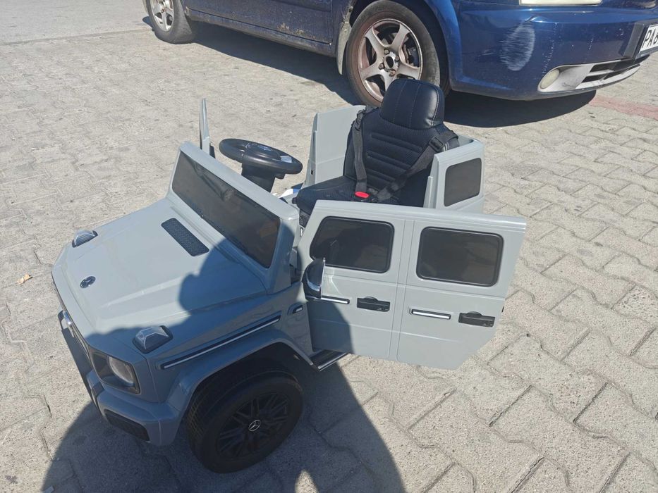MERCEDES Акумулаторен джип Mercedes-Benz G580 сив