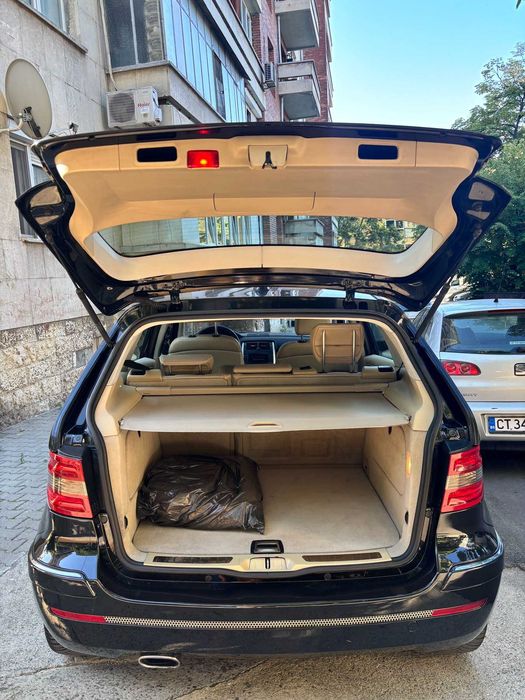 Лек автомобил Mercedes B200